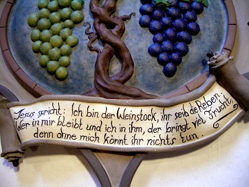 Wappenschild mit Spruchband